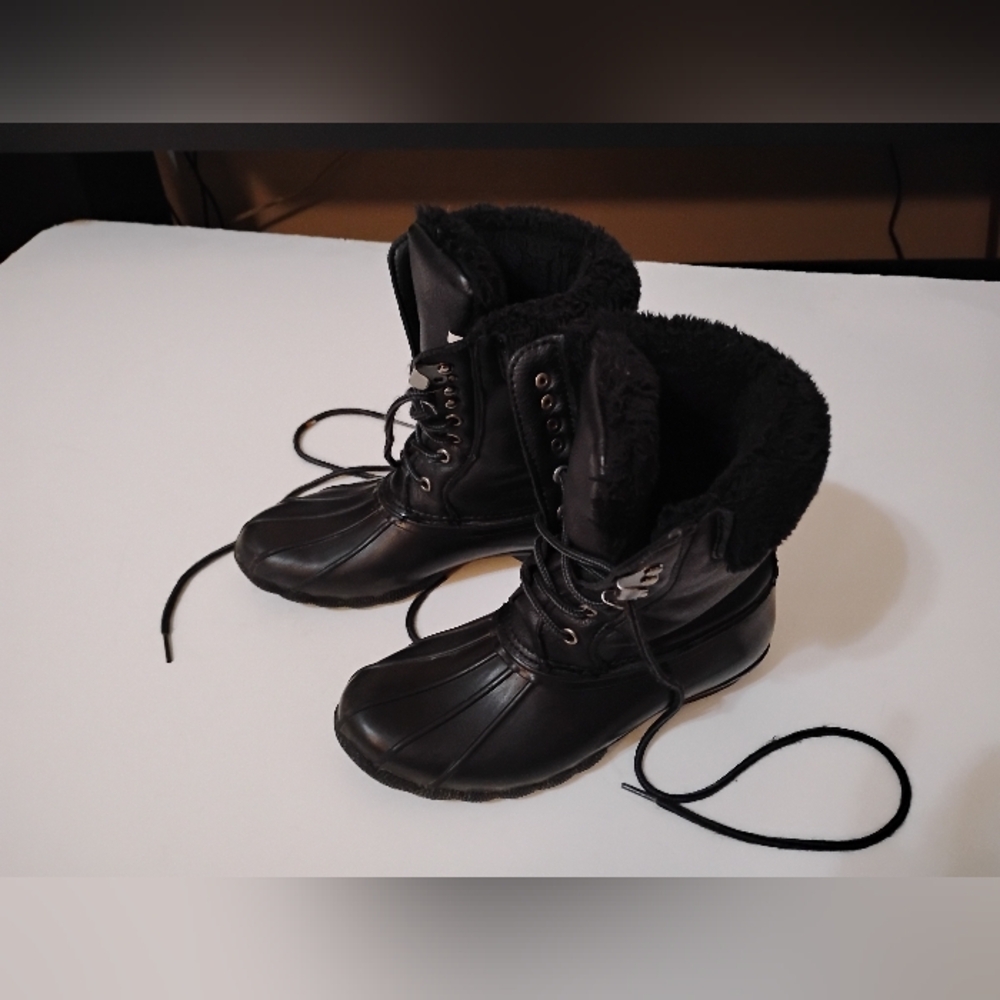 Steve Madden Black Fur-Lined Winter Boots Waterproof Rubber Leather Shoe Laces 6